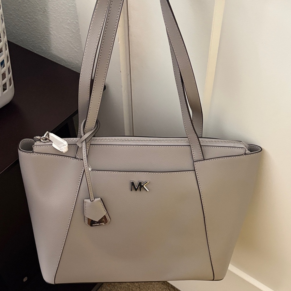 Michael Kors Elegant Gray Tote